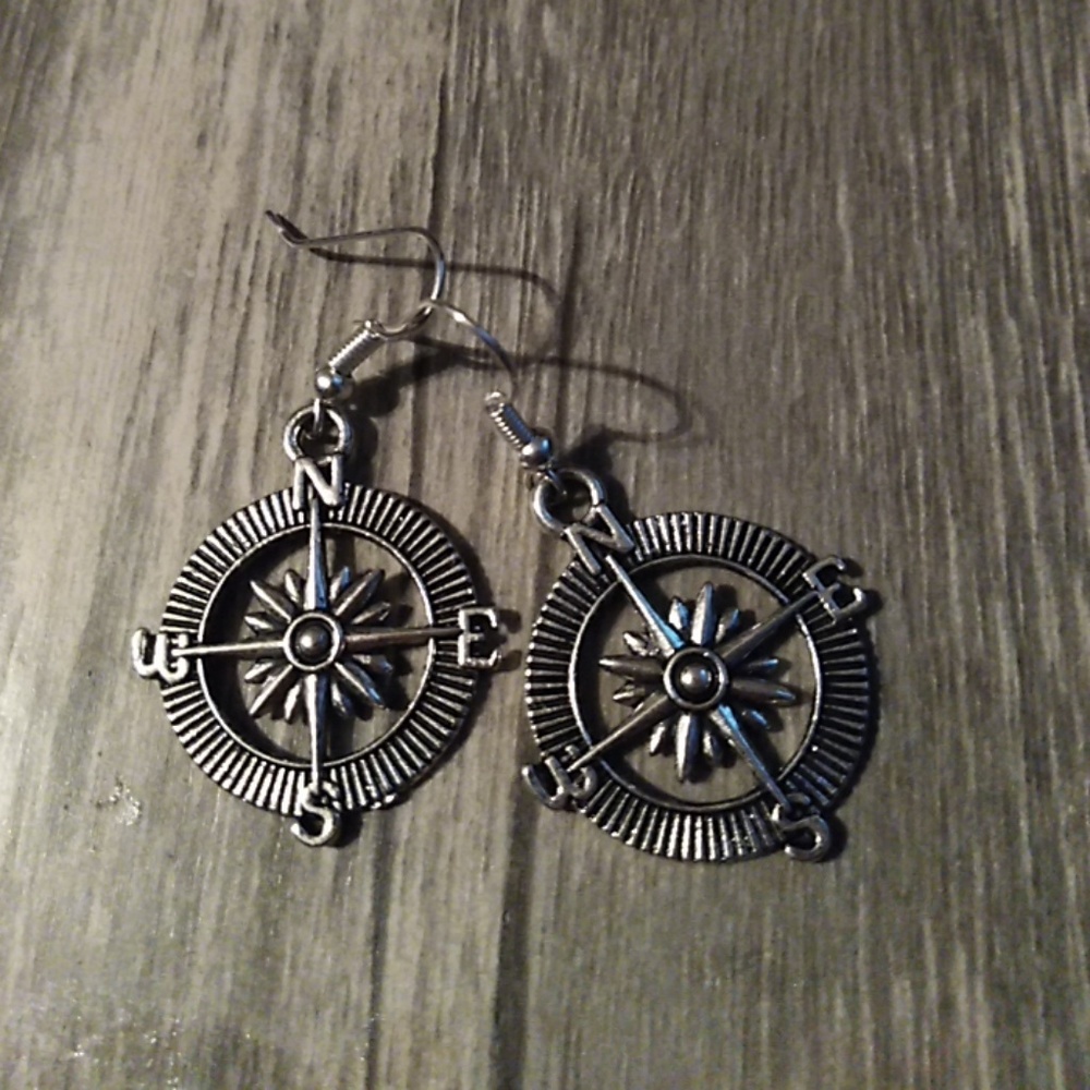 2 for $15🎆Compass earrings stainless steel hooks